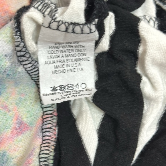 Hemish USA Floral Short Sleeve Blouse - Picture 9 of 9